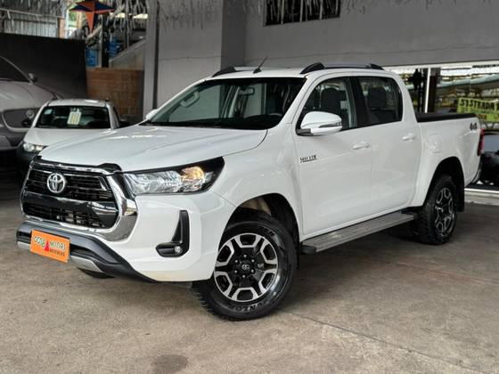 TOYOTA HILUX 2.8 D-4D TURBO DIESEL CD POWER PACK 4X4 MANUAL